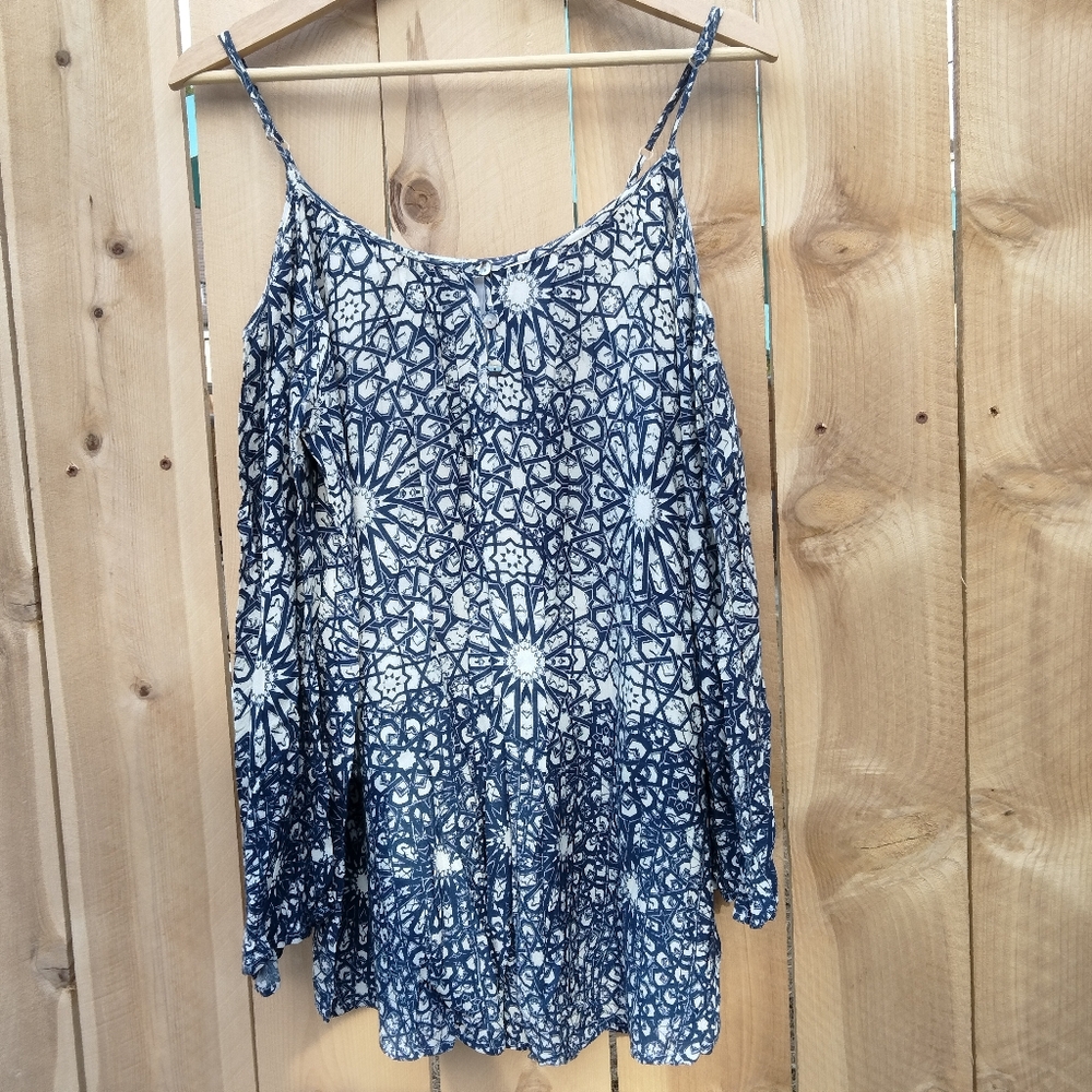 Honey Belle Blue & White Cold-Shoulder Printed Women's Top Blouse Size Medium